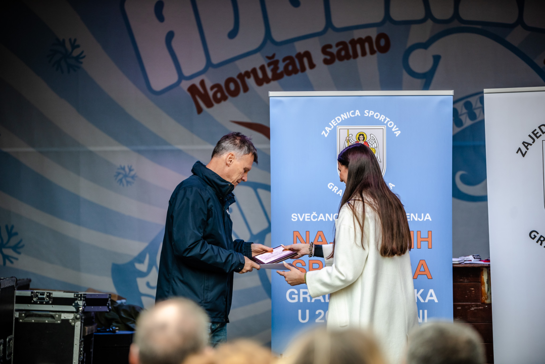 Toni Slavica i Nives Radić, vaterpolisti Solarisa i vaterpolistice Viktorije ovogodišnji su laureati