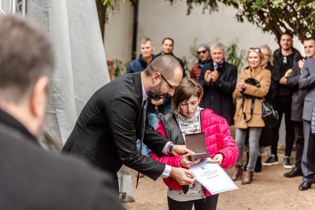 Toni Slavica i Nives Radić, vaterpolisti Solarisa i vaterpolistice Viktorije ovogodišnji su laureati