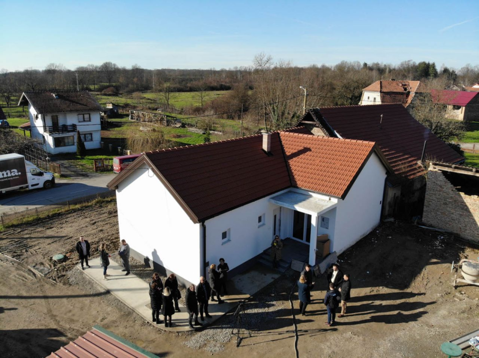 Peteročlana obitelj Novu godinu dočekat će u kući koju je napravila općina Tisno