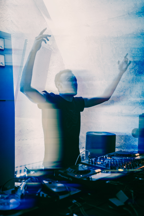 Rasplesana novogodišnja zabava u Tunelu uz milanski duo Modular Project