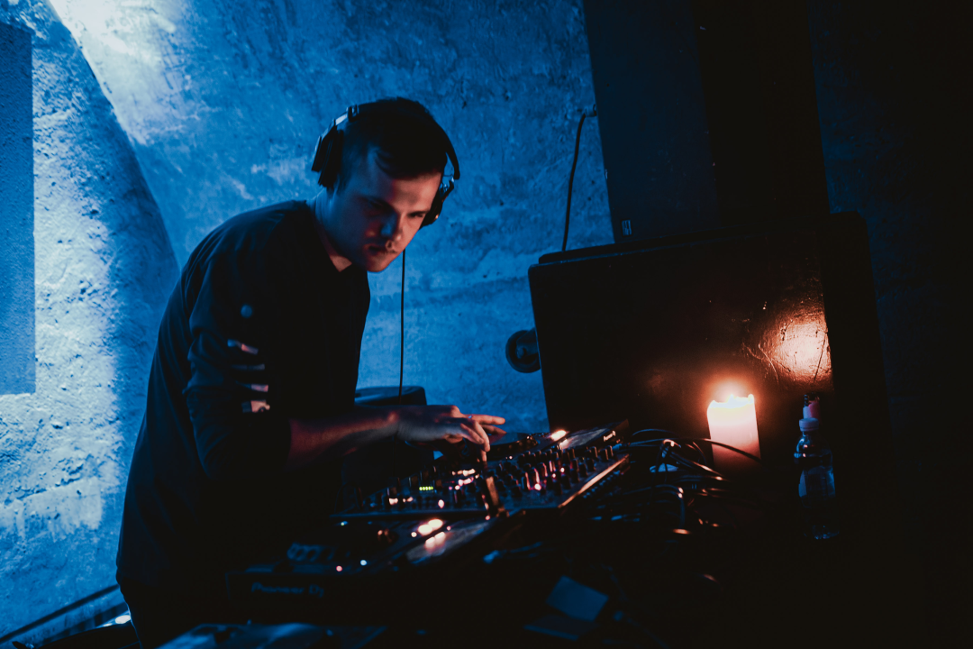 Rasplesana novogodišnja zabava u Tunelu uz milanski duo Modular Project