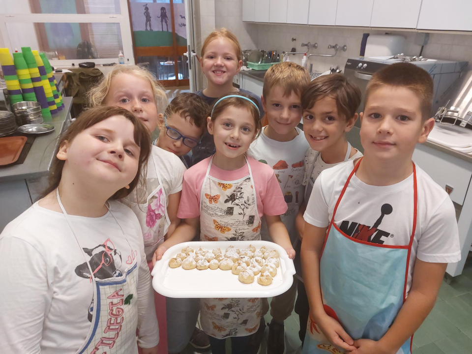 Učiteljica Anita od malih nogu voli raditi kolače, a sada tu ljubav prenosi na učenike: 'Neki žele postati slastičari kad narastu'