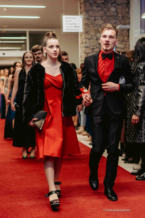 Zavirite na blještavi maturalni ples Turističko-ugostiteljske škole Šibenik (1)