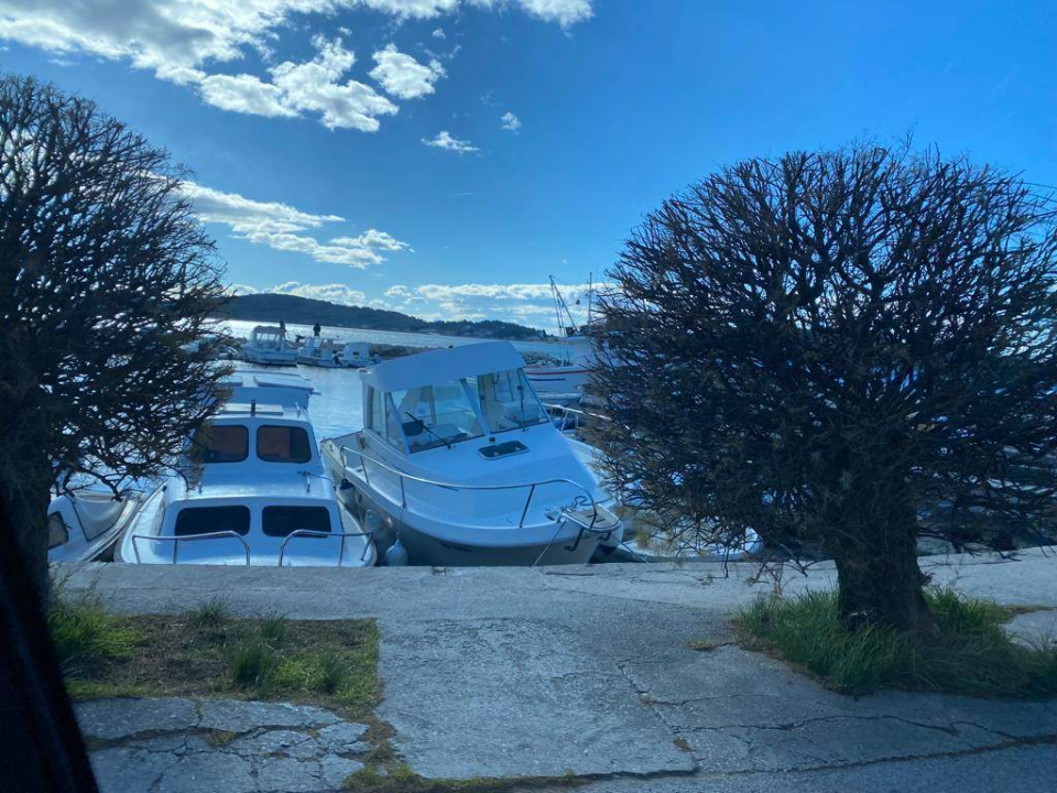 Nakon drame s burom, oseka na Srimi nasukala brodove!