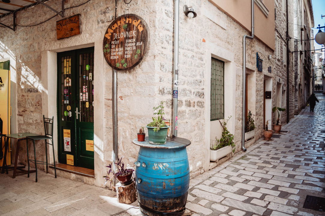 Kultna Marenda ima novog vlasnika, ali ostaje duh starog Šibenika i miris težačkih jela! 