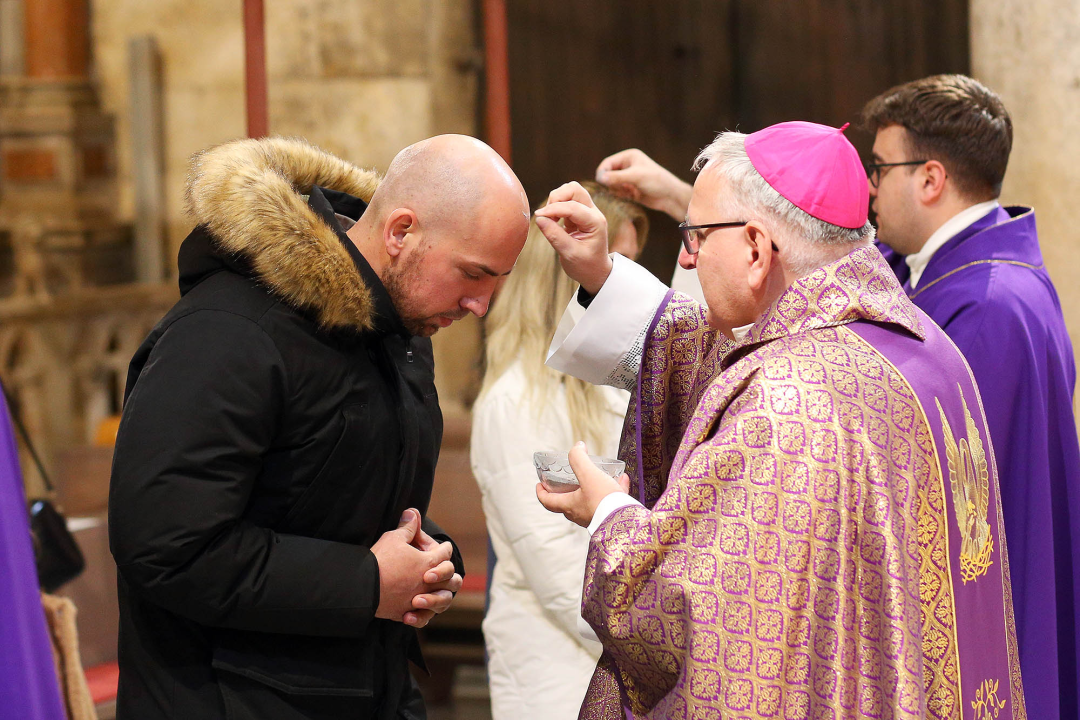 U katedrali održano misno slavlje s obredom pepeljenja