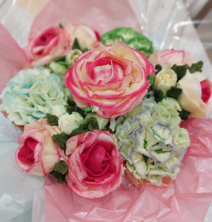 Suzzana je dom pronašla u Tisnom, a mnogi se iznenade kad shvate što su zapravo njezini buketi