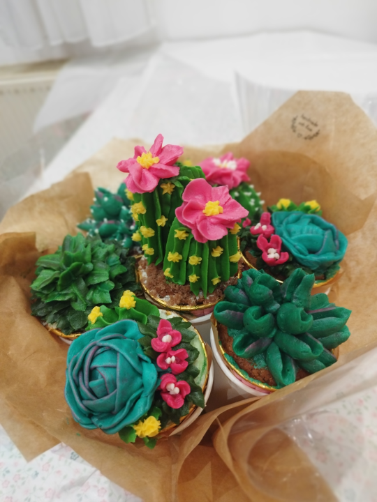 Suzzana je dom pronašla u Tisnom, a mnogi se iznenade kad shvate što su zapravo njezini buketi