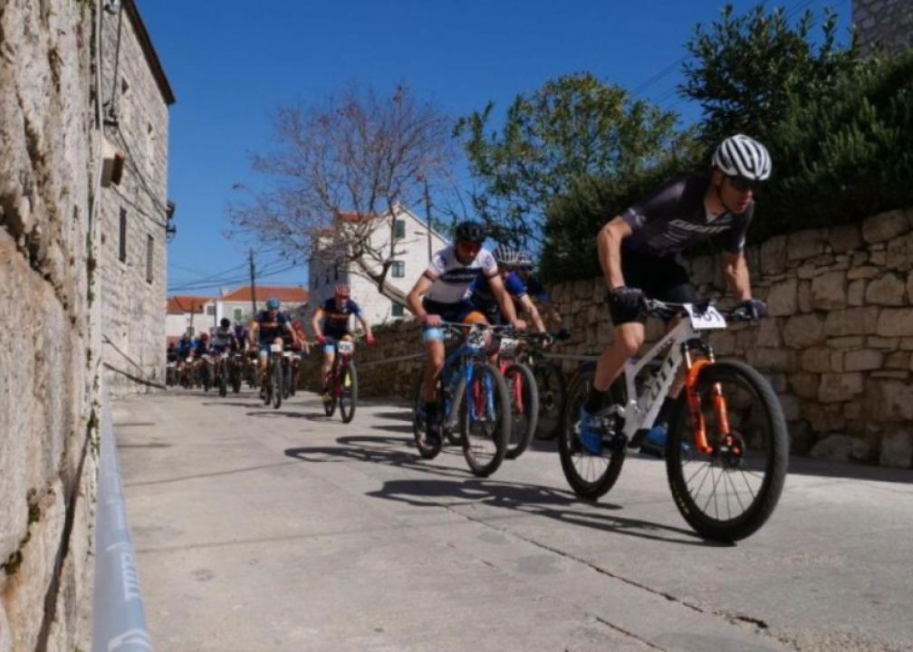 Održana prva biciklistička utrka Zimske lige Dalmacije na otoku Prviću