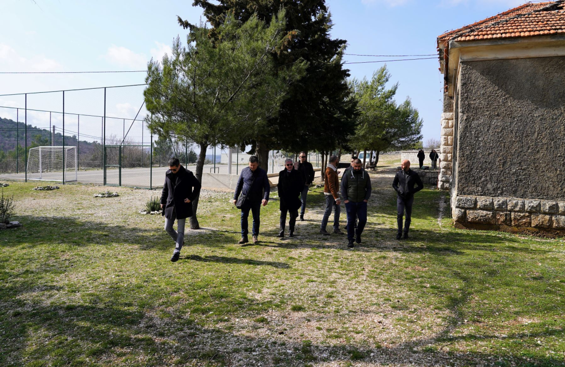 Gradonačelnik Burić i direktor Vodovoda Martinović posjetili Vrsno: Priprema za izgradnju vodovodne mreže  