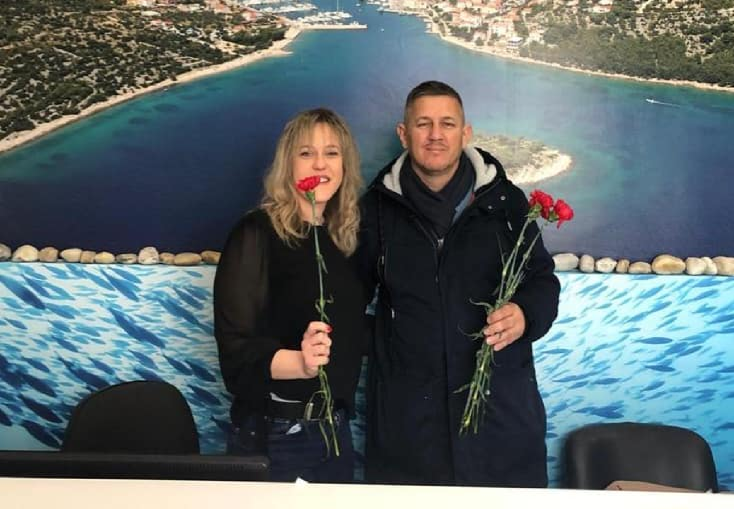 Članovi SDP-a Šibensko-kninske županije danas su tradicionalno dijelili karanfile širom županije 