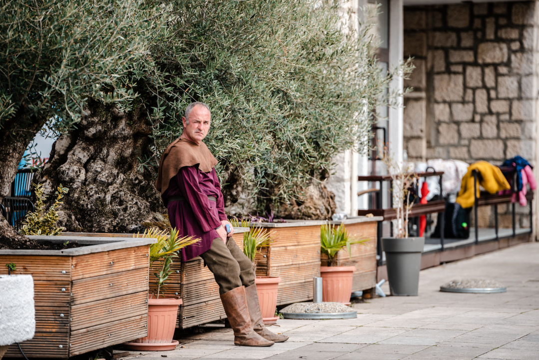 Nabrijani ‘orao-zmaj’, kočije, vatreni demon...: Scena ispred katedrale postaje sve zanimljivija