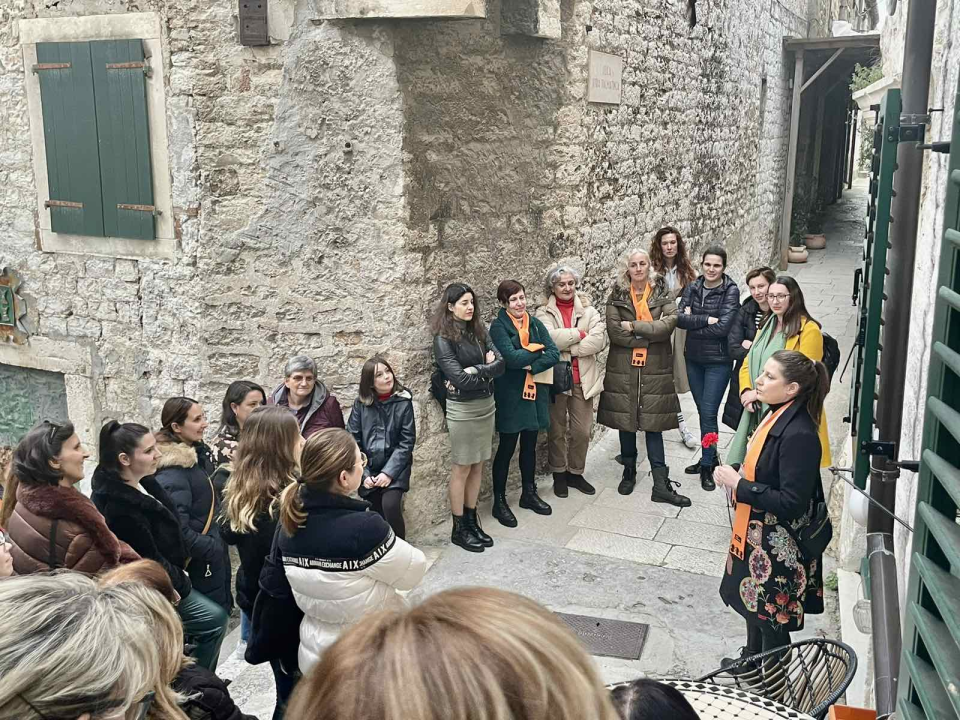 Znate li tko su Anka Bulat, Ana Šare i Slavka Berović? Vodiči ispričali priče o važnim šibenskim curama