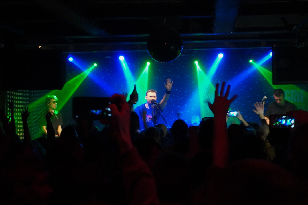 Euforična nostalgija u Šibeniku: Azimutom odjekivali hitovi EKV-a