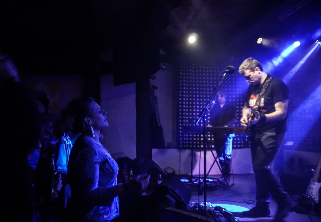 Euforična nostalgija u Šibeniku: Azimutom odjekivali hitovi EKV-a