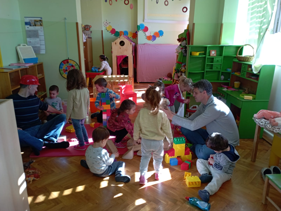 Tate iz dječjeg vrtića 'Šibenska maslina' cijeli tjedan djeci predstavljali svoje poslove 