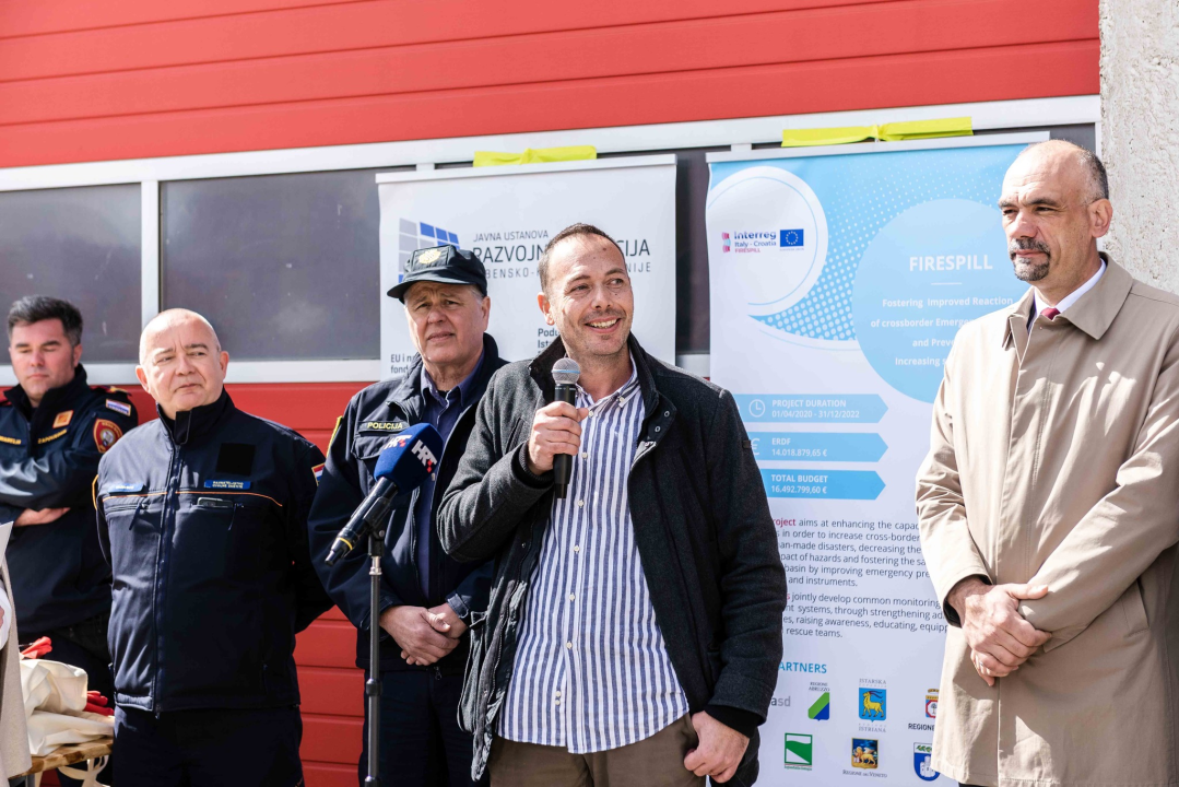 U Vodicama predstavljeni rezultati projekta FIRESPILL: 'Kroz simulator plamenih udara u mjesec dana prošlo 220 vatrogasaca' 