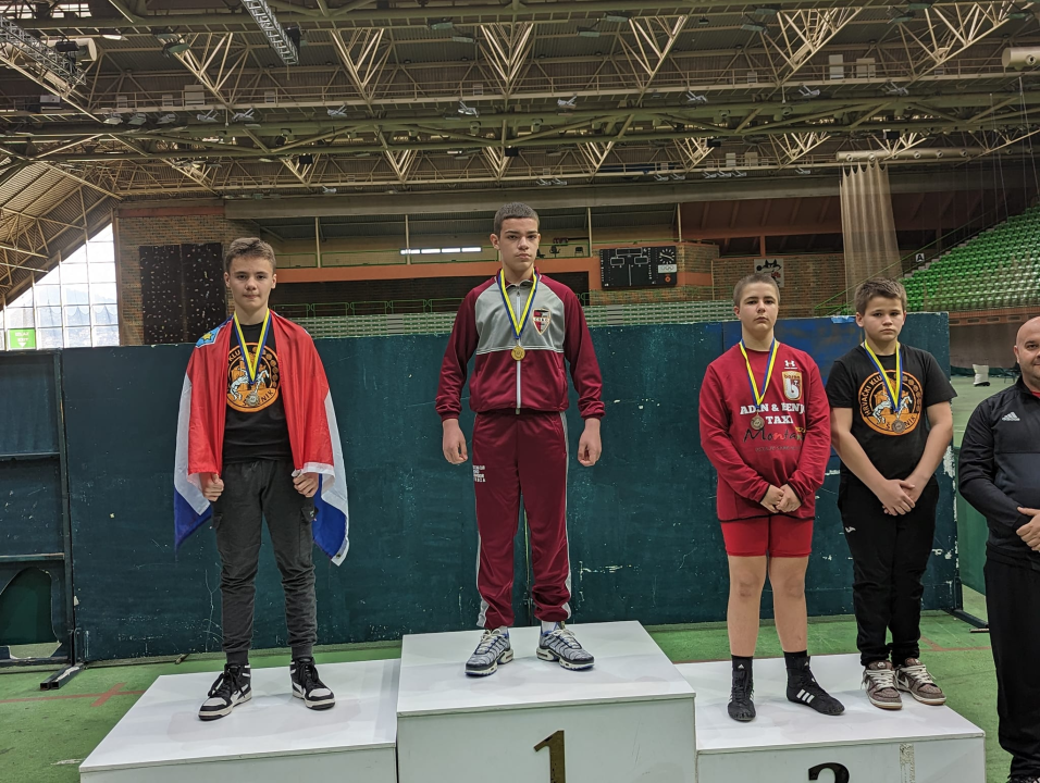 Mladim hrvačima Šibenika 11 medalja na turniru u Sarajevu
