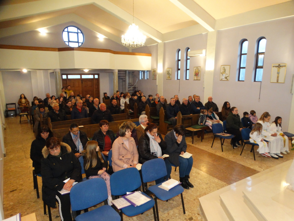 U Vukšiću održan obred pranja nogu dvanestorici vjernika na Veliki četvrtak 