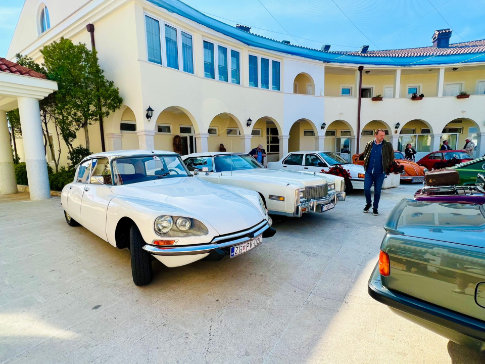  Oldtimeri na tradicionalnom uskršnjem doručku u Rogoznici