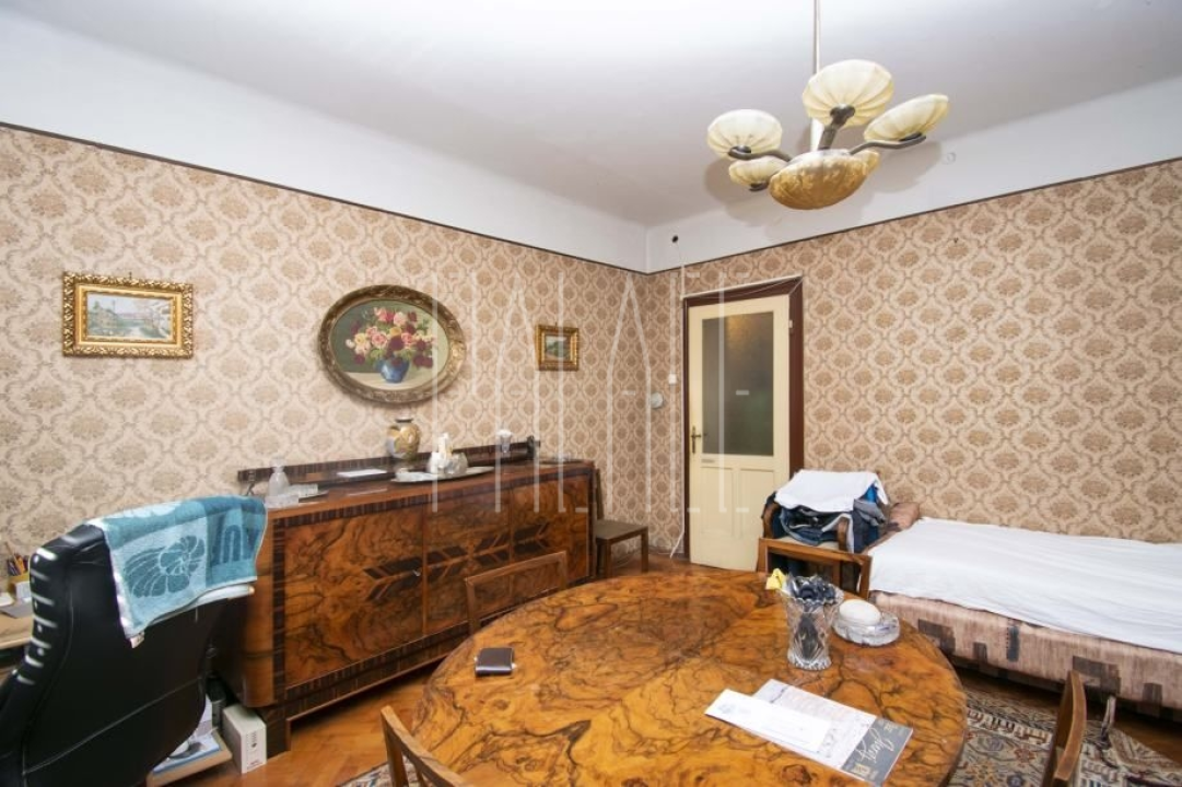 Prodaje se prostrani stan na jedinstvenoj lokaciji u centru Šibenika!