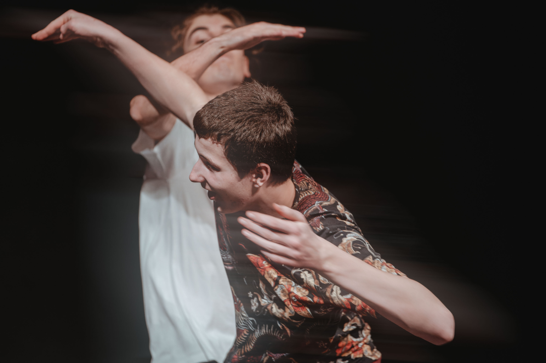 Premijera šibenske 'dice': Diletanti se u 'Kaubojima' natječu za Warholovih petnaest minuta slave 