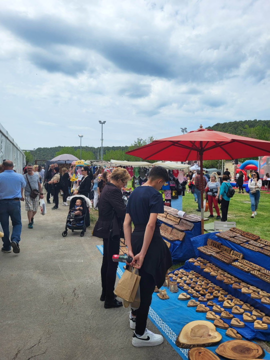 Gužva i drugog dana Sajma agroturizma u Skradinu: Još stignete kupiti domaće proizvode 