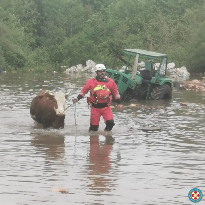 HGSS Šibenik sudjeluje u spašavanju na poplavljenim područjima: 'Ostajemo u danonoćnom dežurstvu'