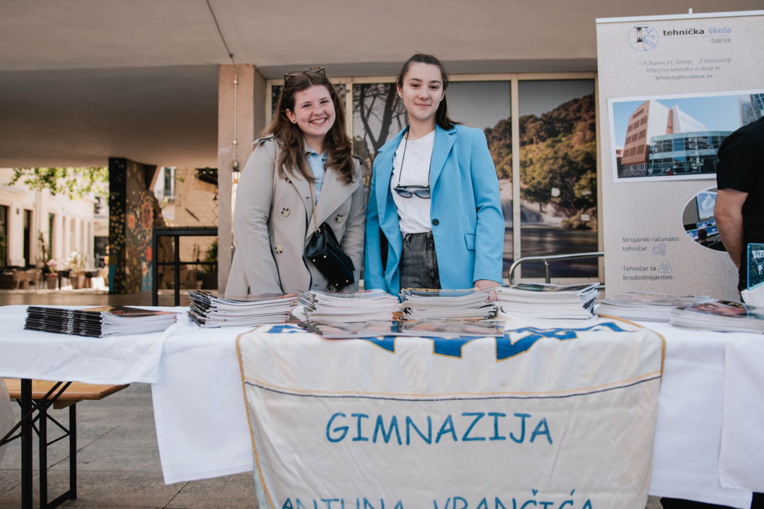 Učenici srednjih i osnovnih škola obilježavaju Dan Šibensko-kninske županije: 'Nadam se da ćete svi tu ostati' 