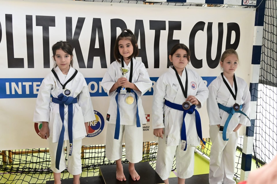 KK Okit opet najbolji: Iz Splita se vratili sa 42 medalje i peharom za najbolji klub turnira  