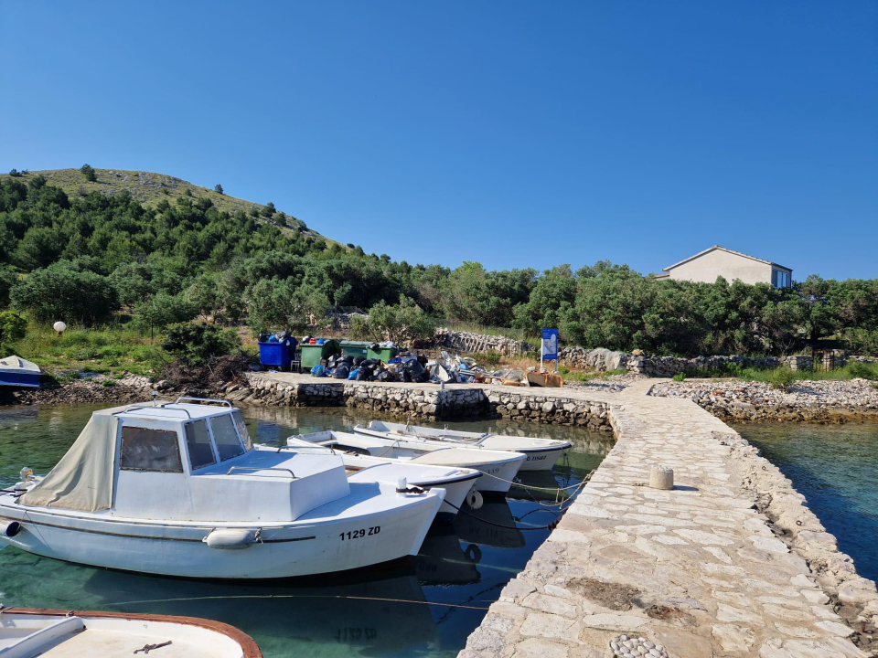 Turistička razglednica iz Kornata: Zašto i tamo ne bi bilo hrpe smeća...