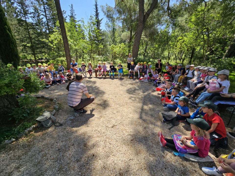 Mališani iz DV Tamaris posjetili Sokolarski centar