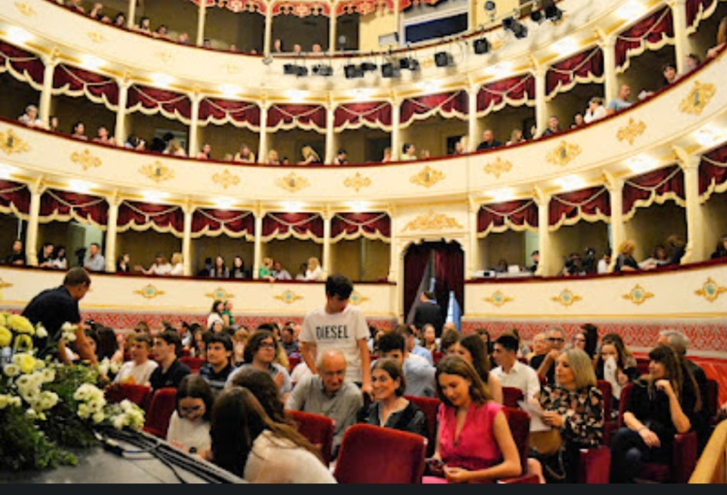 Održan Antun: Gimnazijalci dodijelili nagrade najboljim profesorima i učenicima