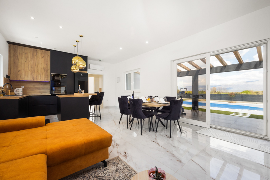 Obratite se agenciji Dalmatian Towns i popunite svoj apartman cijelu sezonu!