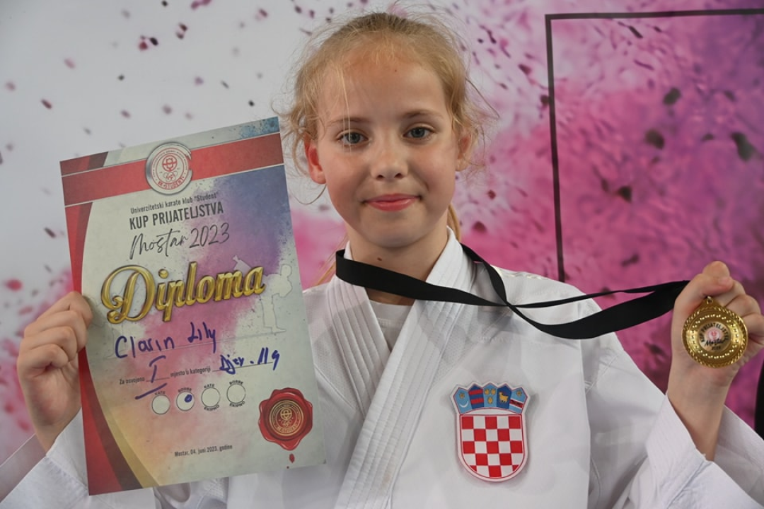 Vodički karataši osvojili 21 medalju i pehar 