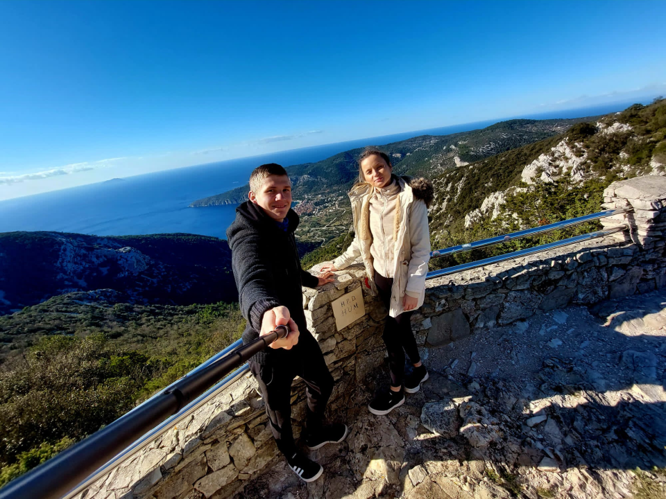 Kninjanin Ivan Džepina obišao 158 hrvatskih vrhova, a na posljednjem je zaprosio djevojku