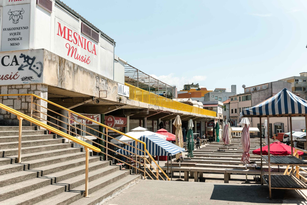 Šibenska pijaca: Žuta ograda zamijenila oronuli zid