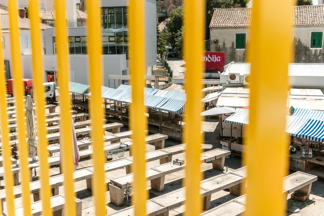 Šibenska pijaca: Žuta ograda zamijenila oronuli zid