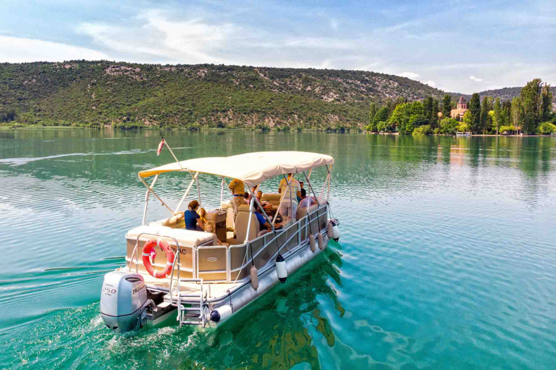 Biciklom, hodom ili brodom – načini su na koji možete obilaziti Nacionalni parka „Krka“!