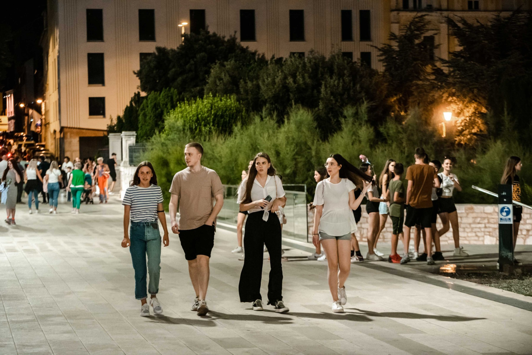 Šibenska noć napunila ulice ljudima koje je rasplesao bend Silente!