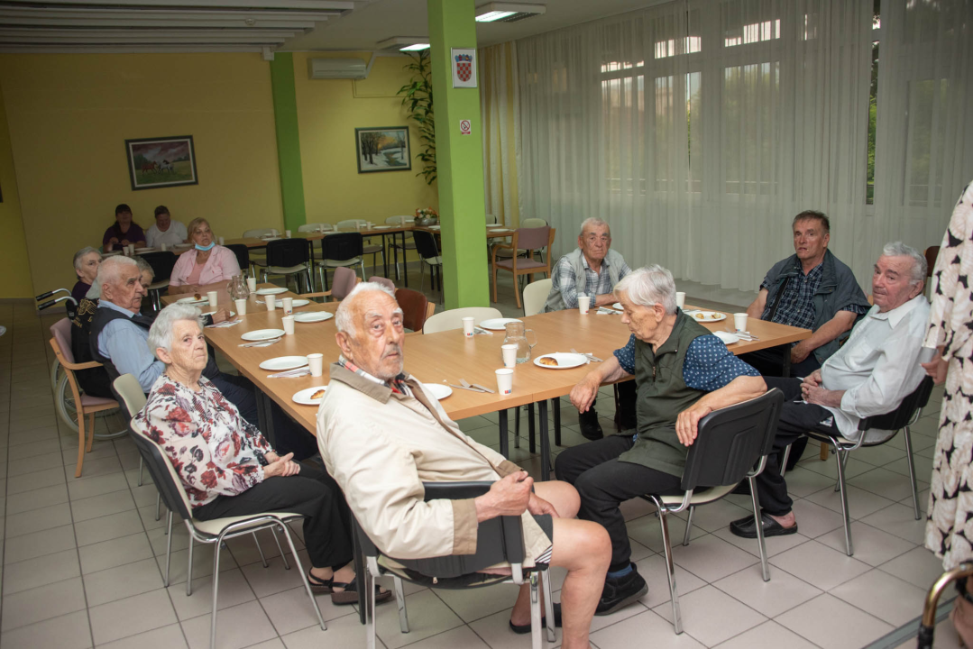 Druženje u Domu za starije i nemoćne Knin povodom uređenja okoliša  