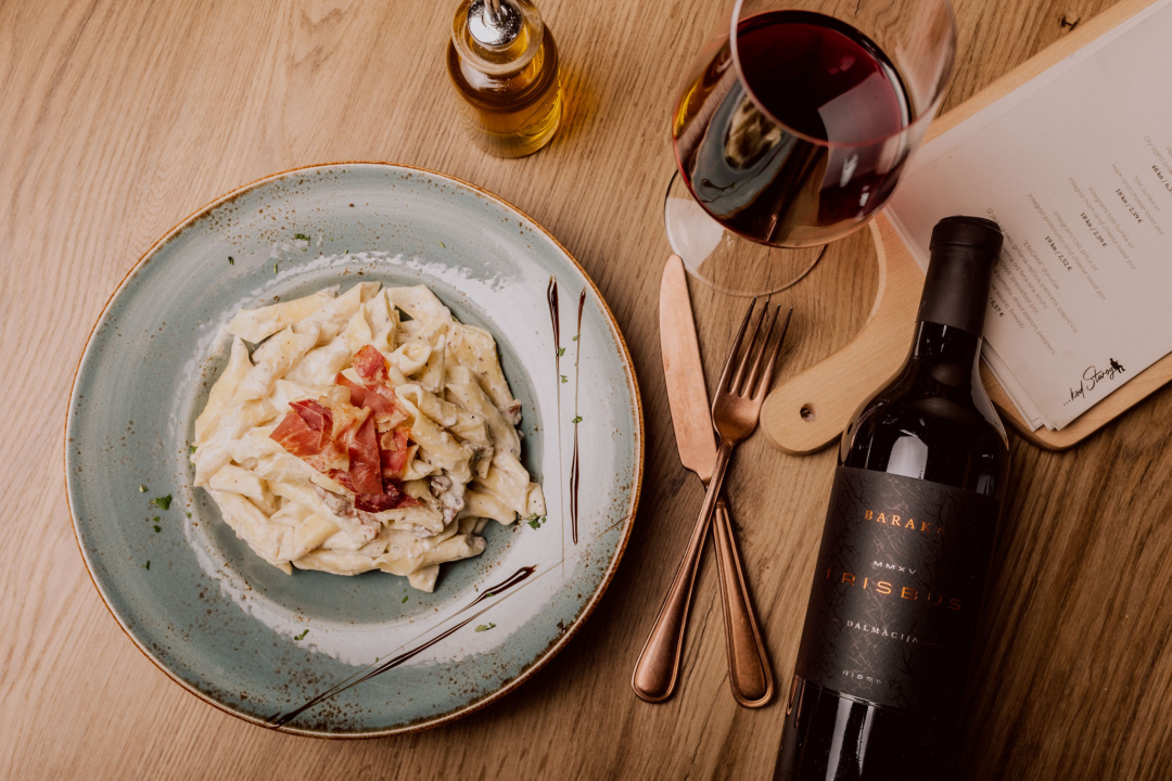 'Kod Starog' oduševite svoje nepce savršeno pripremljenim steakovima od Charolais govedine! 