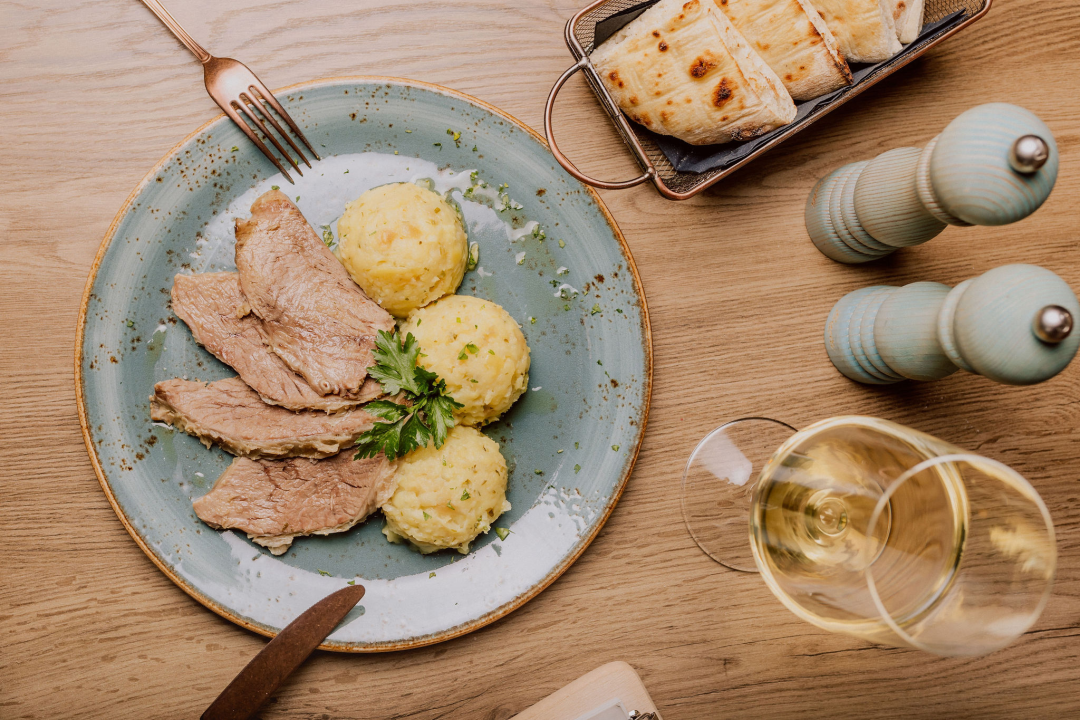 'Kod Starog' oduševite svoje nepce savršeno pripremljenim steakovima od Charolais govedine! 