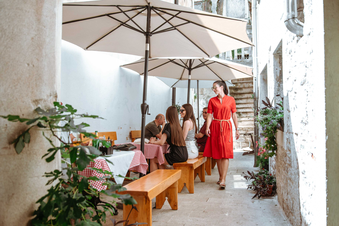 Marenda kakva je nekad bila, u hladu šibenskih kala uz mirise koji vraćaju u prošlost