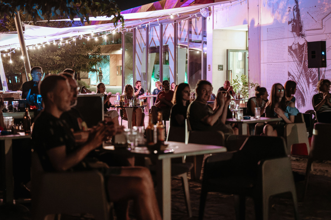 Zalazak, 'buka' i urbane projekcije: Bruna Matić predstavila audio-vizualni projekt NOISE