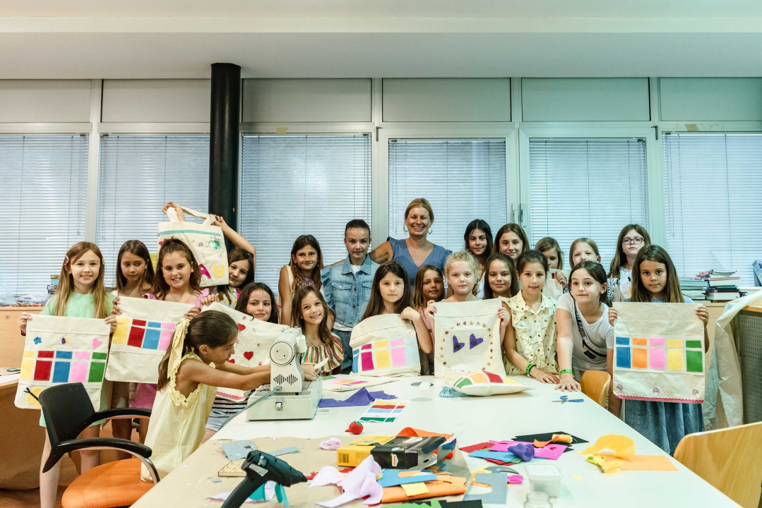 Radionica šivanja u Šibeniku pravi je hit među djecom, a neki su se zbog nje dizali u 5 sati