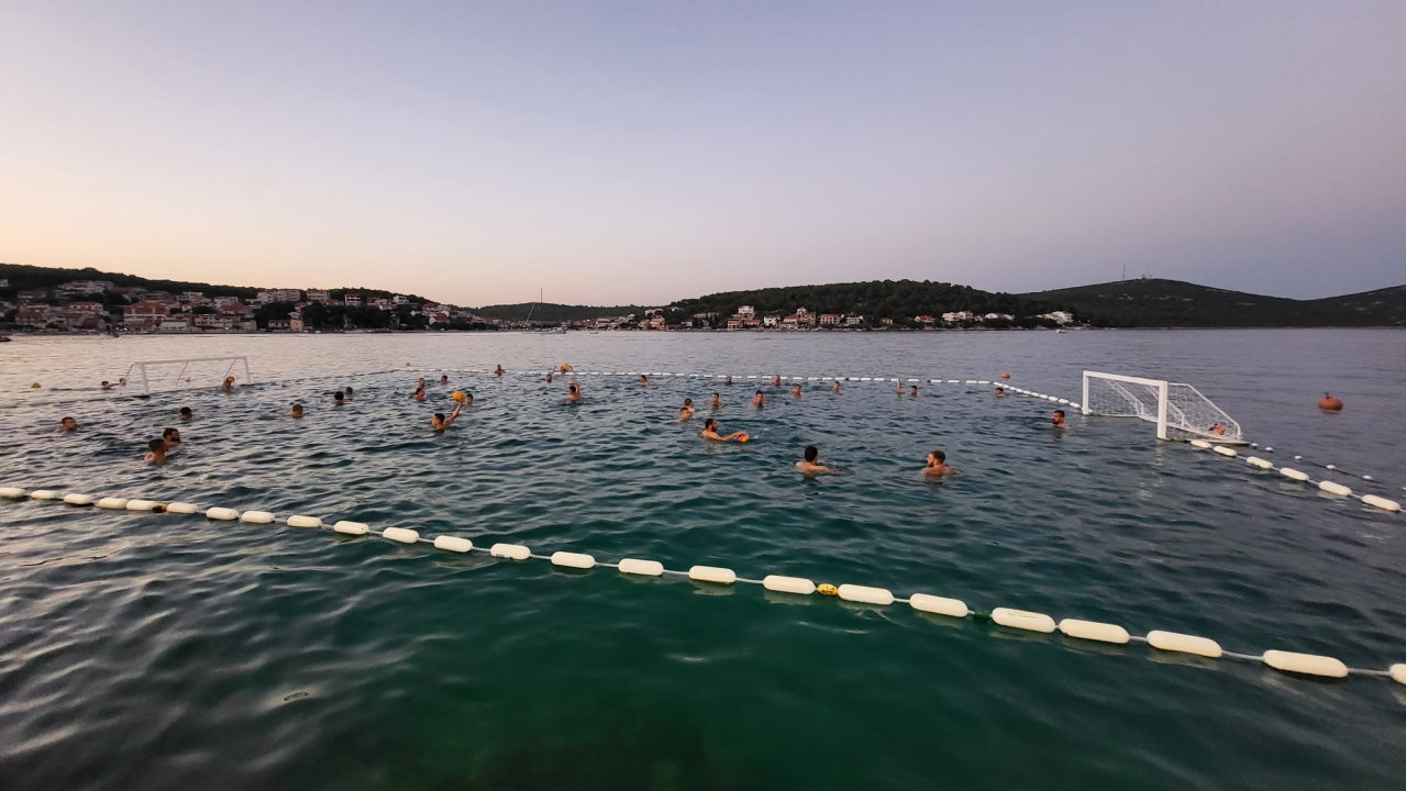 Povijesna utakmica za Prvić Luku: Kako je vaterpolo uzburkao usnulu valu...