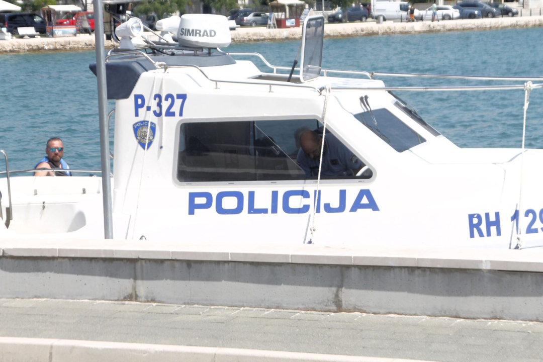 Pomorska policija u lovu na divlje gliseraše u Tisnom