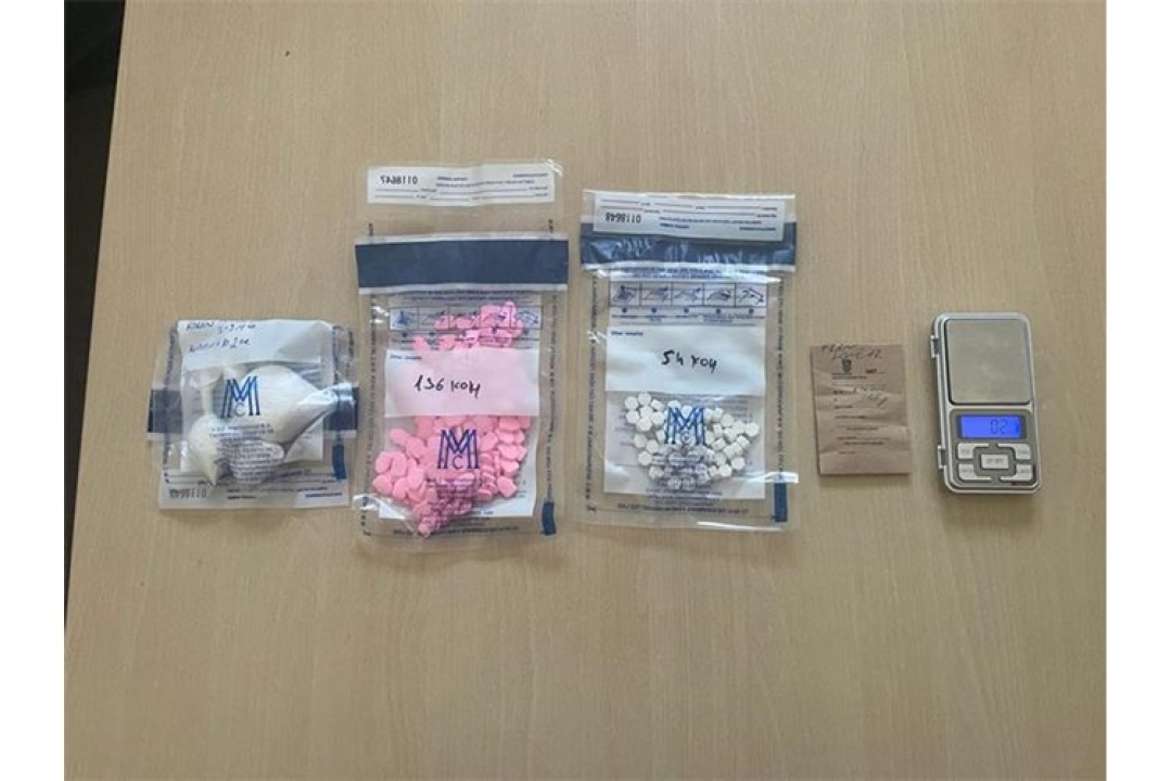 Kod četiri Britanca i pet Hrvata pronađeno omanje brdo droge u Tisnom i Šibeniku