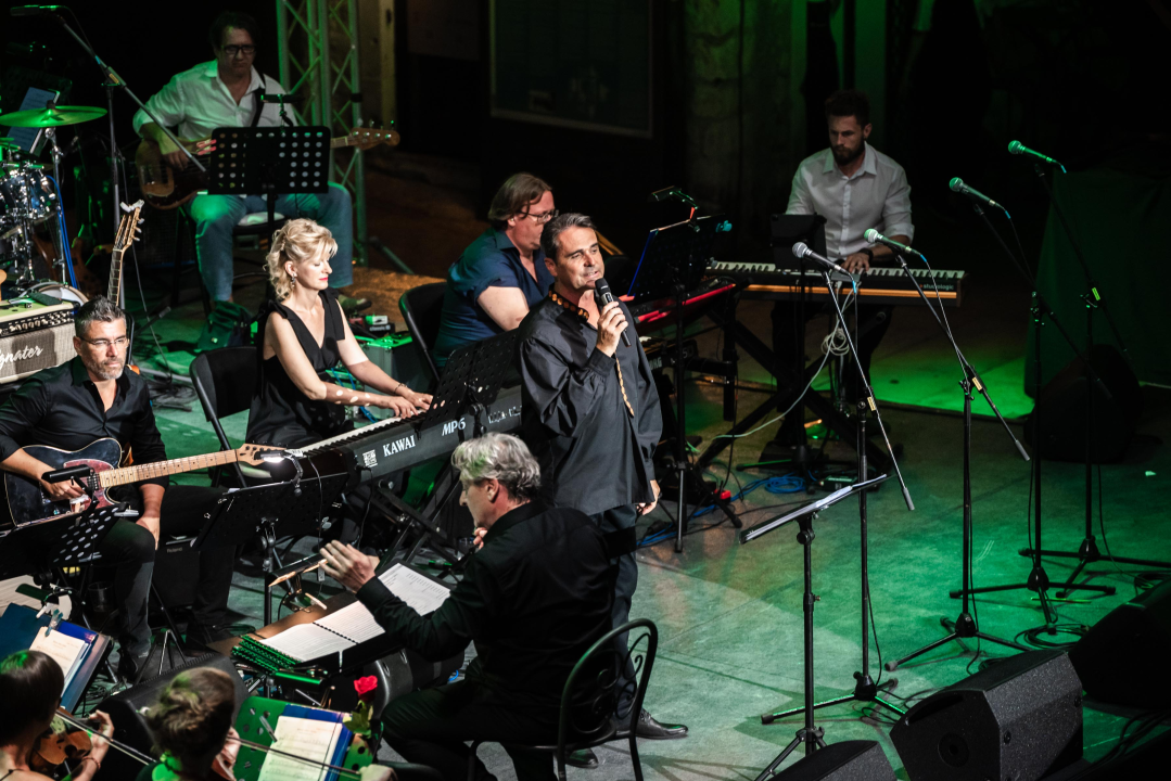 Prva večer Šansona prošla u znaku Vice Vukova: Idealan ambijent za legendarne pjesme šibenskog slavuja